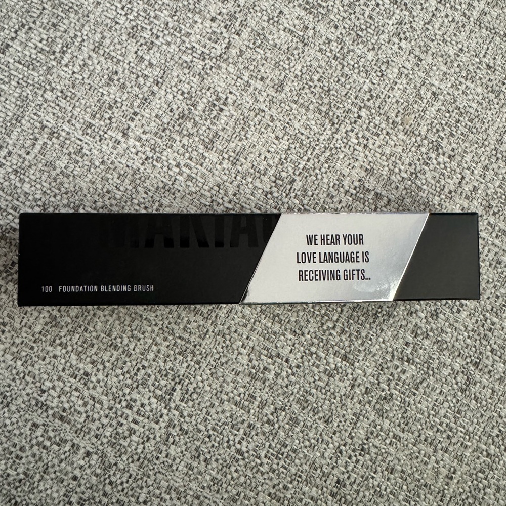 IL MAKIAGE Black & White Dense Foundation Brush 100